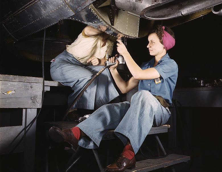 File:Women working at Douglas Aircraft.jpg