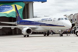 Português: A aeronave Embraer 190 em São José ...