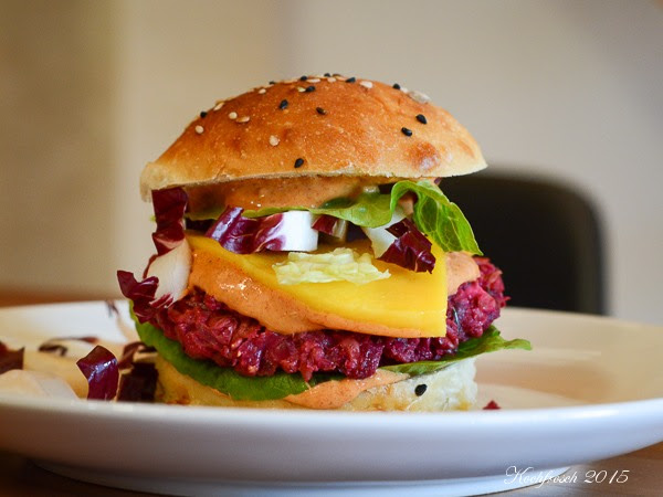 Kochfrosch: Rote Bete Burger mit Harissa-Mayo