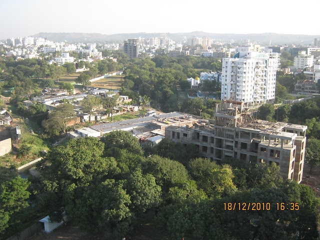 Visit to Aurum Developers and Sanskruti Group's Allure 2.5 BHK - 3 BHK Flats behind Shree Bal Developers' Kapil Malhar and near Kapil Tranquil Greens on Baner Road Pune 411 045 - View from Shree Bal Developers' Kapil Tranquil Greens - Green Baner