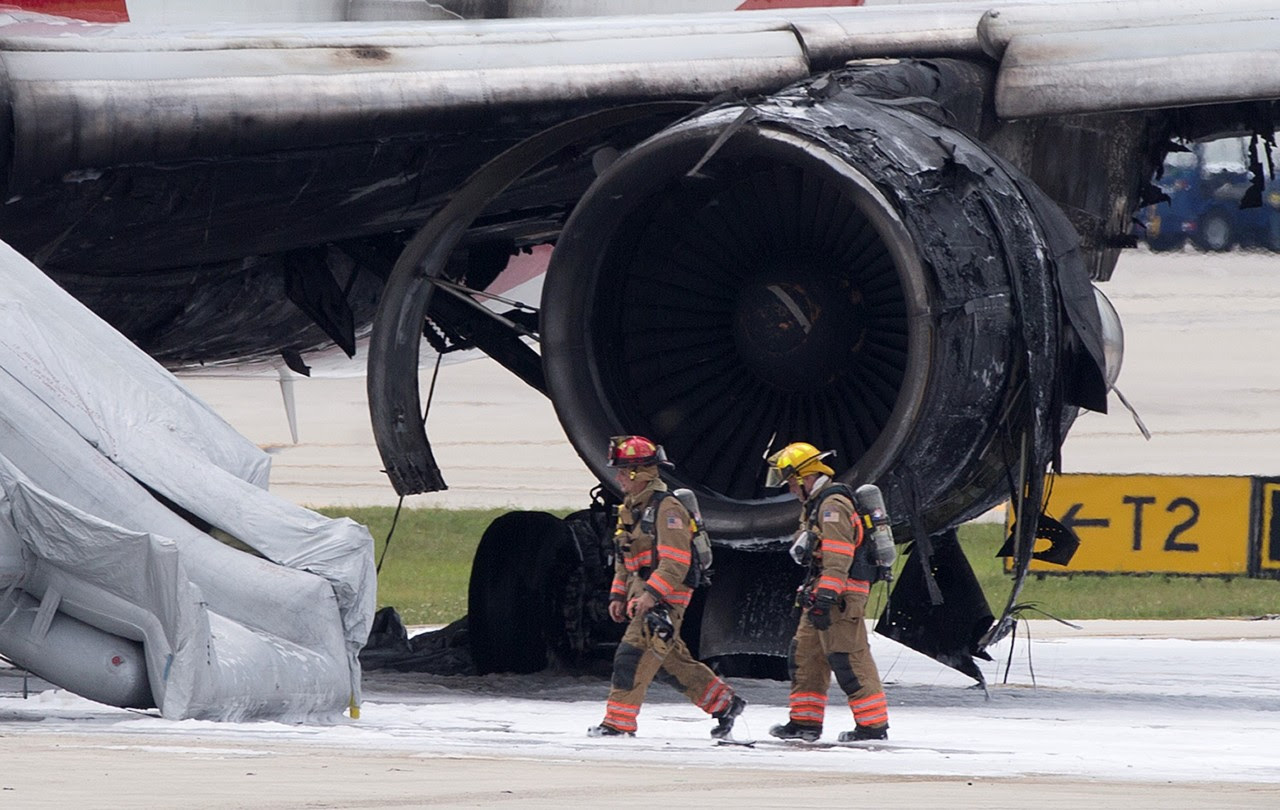 est100 一些攝影(some photos) crashed aircraft, fuel leak. 失事飛機, 燃油洩漏