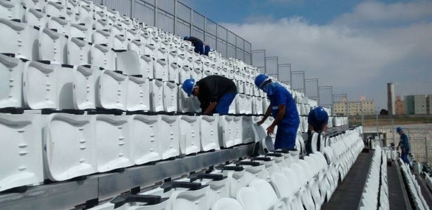 Cadeiras começam a ser retiradas de arquibancadas provisórias do Itaquerão