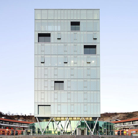 Zaisa Office Tower by Hoz Fontán Arquitectos