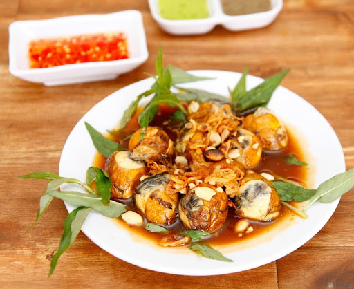 Hấp dẫn trứng cút lộn xào me