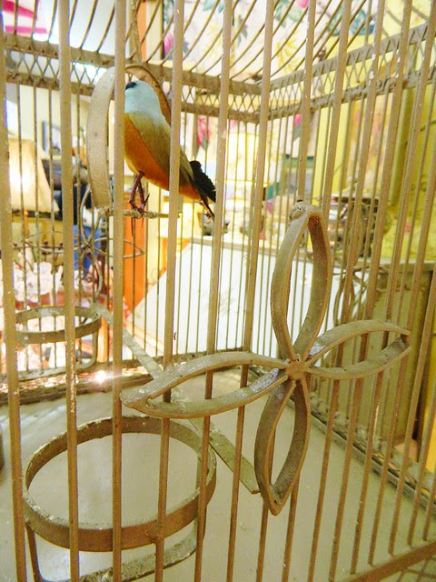 Regency style bird cage via homeologymodernvintage.com