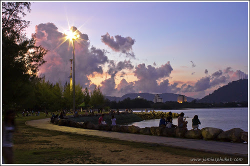 Sapan Hin, Saturday evening