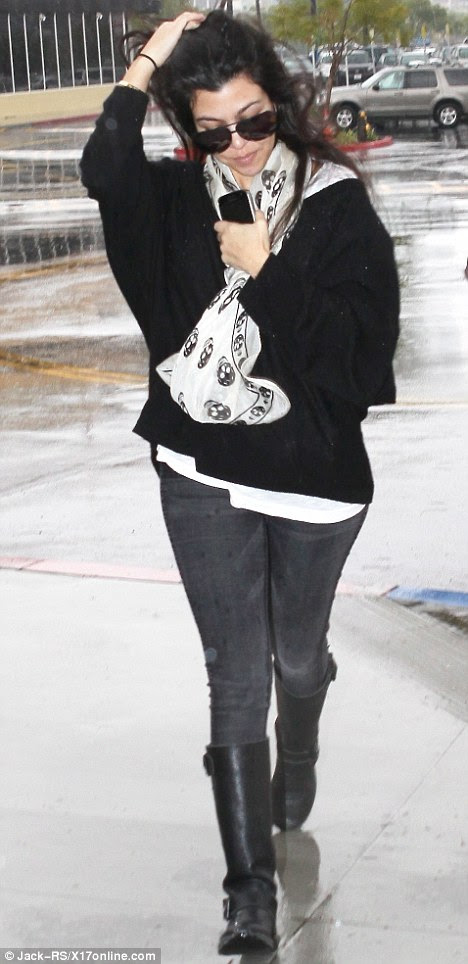 http://i.dailymail.co.uk/i/pix/2011/12/13/article-2073630-0F27CCD200000578-999_468x964.jpg