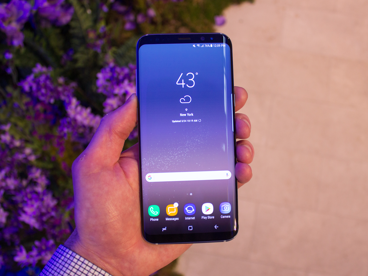 And this is the Galaxy S8 Plus, which has a 6.2-inch AMOLED display.