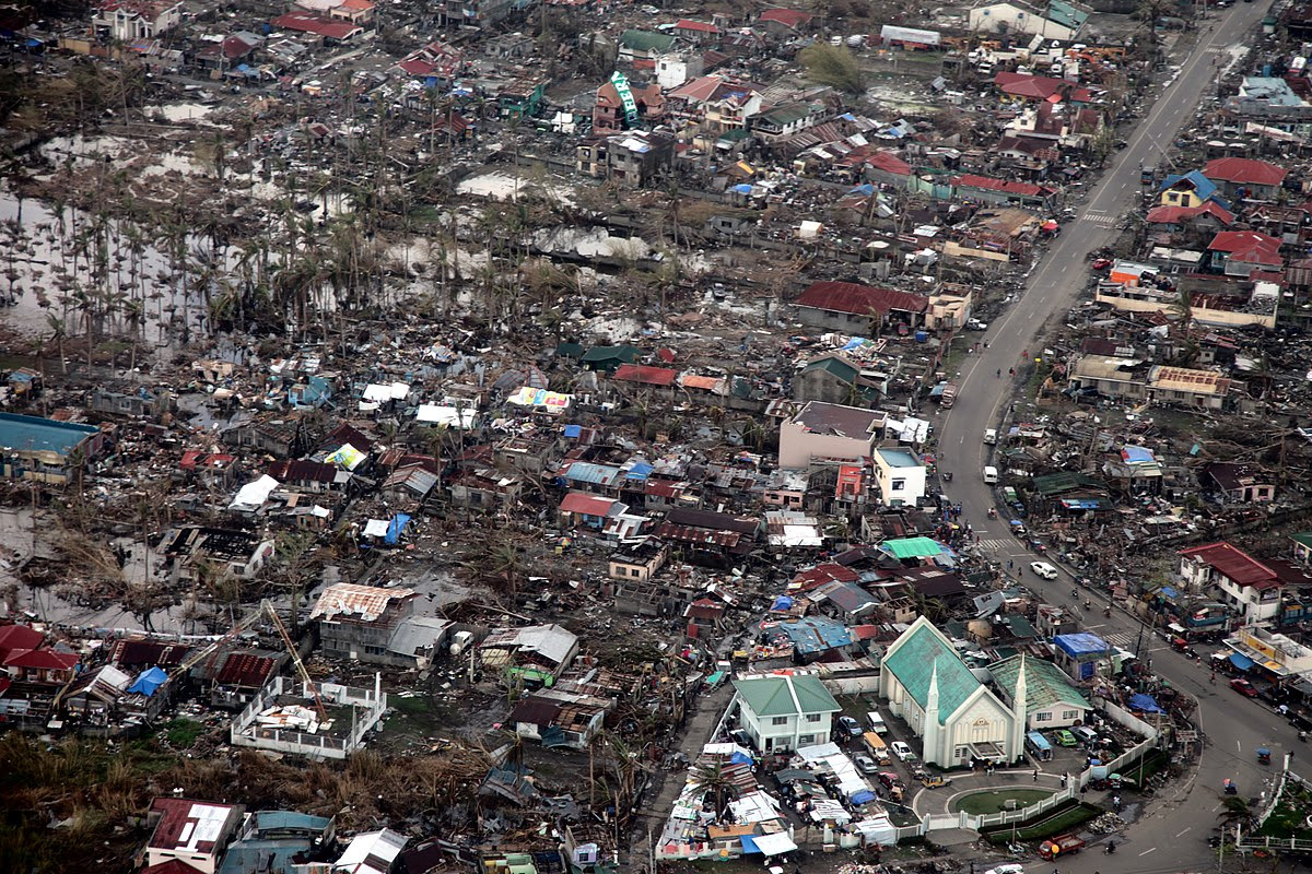 Aerial view of Tacloban after Typhoon Haiyan.jpg