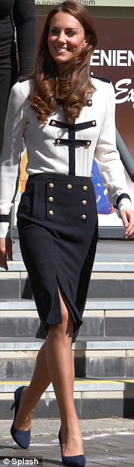 http://i.dailymail.co.uk/i/pix/2011/09/16/article-2038029-0D83D80700000578-344_196x680.jpg
