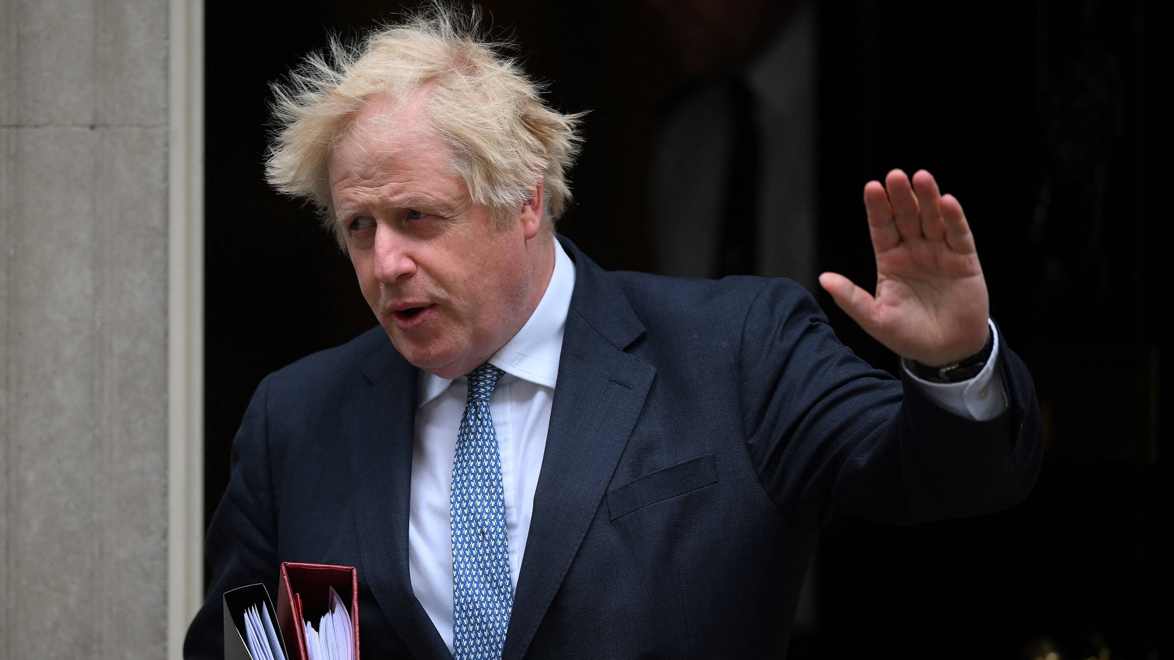 Partij Boris Johnson raakt twee zetels kwijt in parlement, voorzitter stapt op