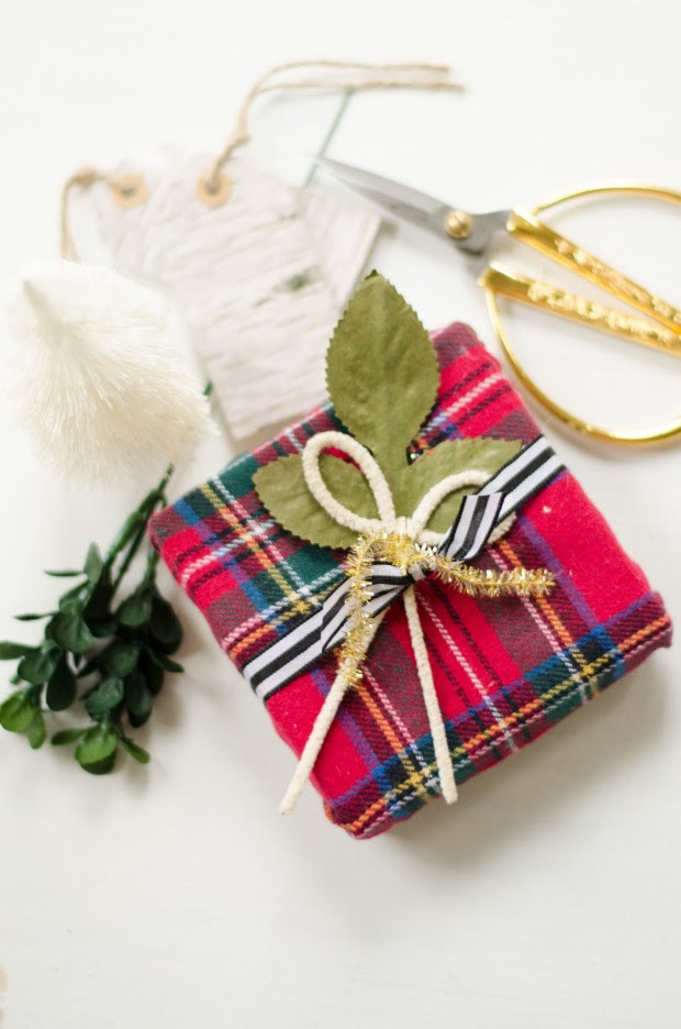 Use fabric to wrap the lid of a small git box and detail with vintage items Use fabric to wrap the lid of a small git box and detail with vintage items