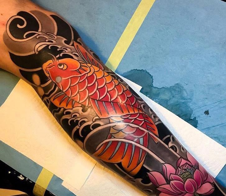 Tato Di Kaki Ikan Koi クールな入れ墨