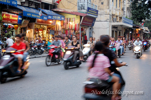 traffic in hanoi