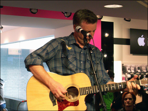 Billy Bragg, Bloor Street HMV, Toronto, June 17, 2008