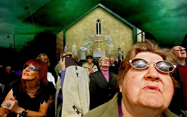 http://www.paranormalmagazine.co.uk/wp-content/uploads/2010/05/man-sees-mary.jpg