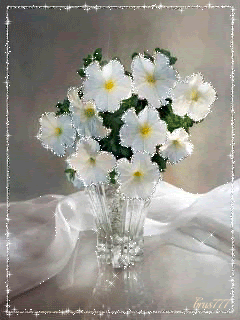 Нежные цветочки в вазе