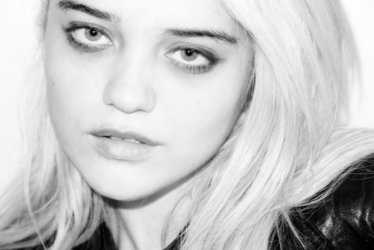 The Fabulous Stains: Sky Ferreira: Red Lips Official Music Video