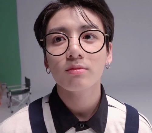 Foto Jungkook Bts Pakai Kacamata Zaimura Gambar