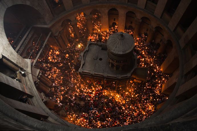 Worshippers hold candles as they take part in the Christian Orthodox Holy Fire ceremony at the Church of the Holy Sepulchre in Jerusalem's Old City April 19, 2014 (Reuters / Amir Cohen)