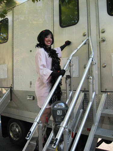 On the Set of Gossip Girl for the Victor, Victrola Episode
