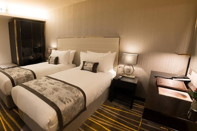 9 Aldgate High St, London EC3N 1AH, United Kingdom