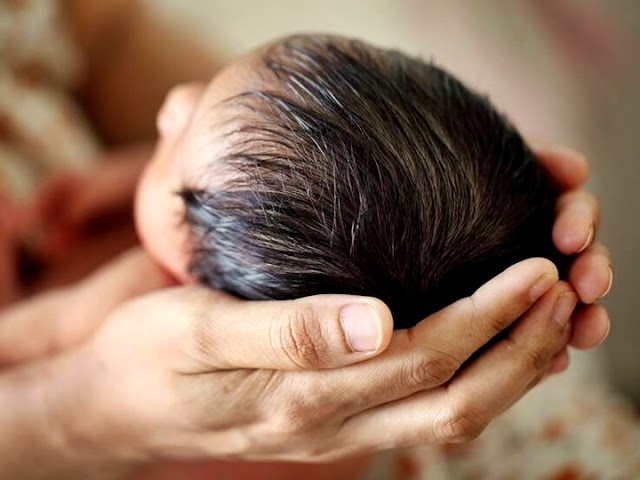 शिशु के सिर की मालिश करने के लिए बेस्ट है यह तेल, होंगे घने और मजबूत बाल