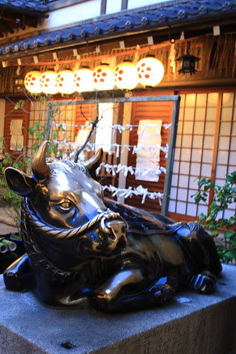 Bull statue in Nishiki Tenmangu
