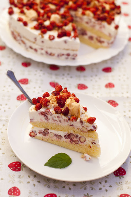Metsmaasikatort / Wild strawberry cake