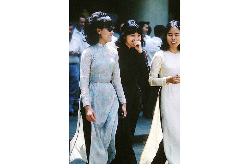 that-eo-lung-ong-va-ao-dai-co-tron-SG