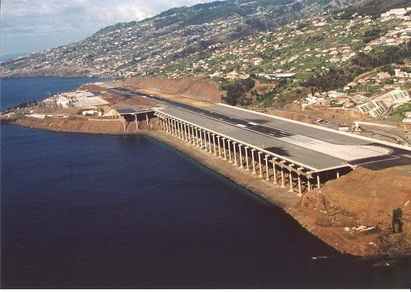 http://a133.idata.over-blog.com/600x426/5/43/96/52/Top-15-aeroport/perspec_pista_ne.jpg