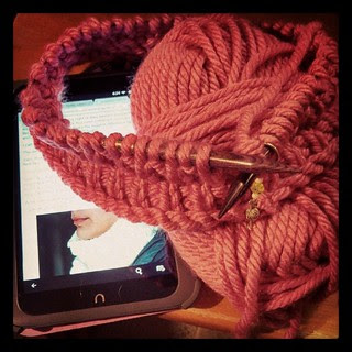 No, I shouldn't be casting on anything new, but I need to get a belated birthday gift done. #knitstagram #cowl #bulky #yarn #knitting #getyourkniton