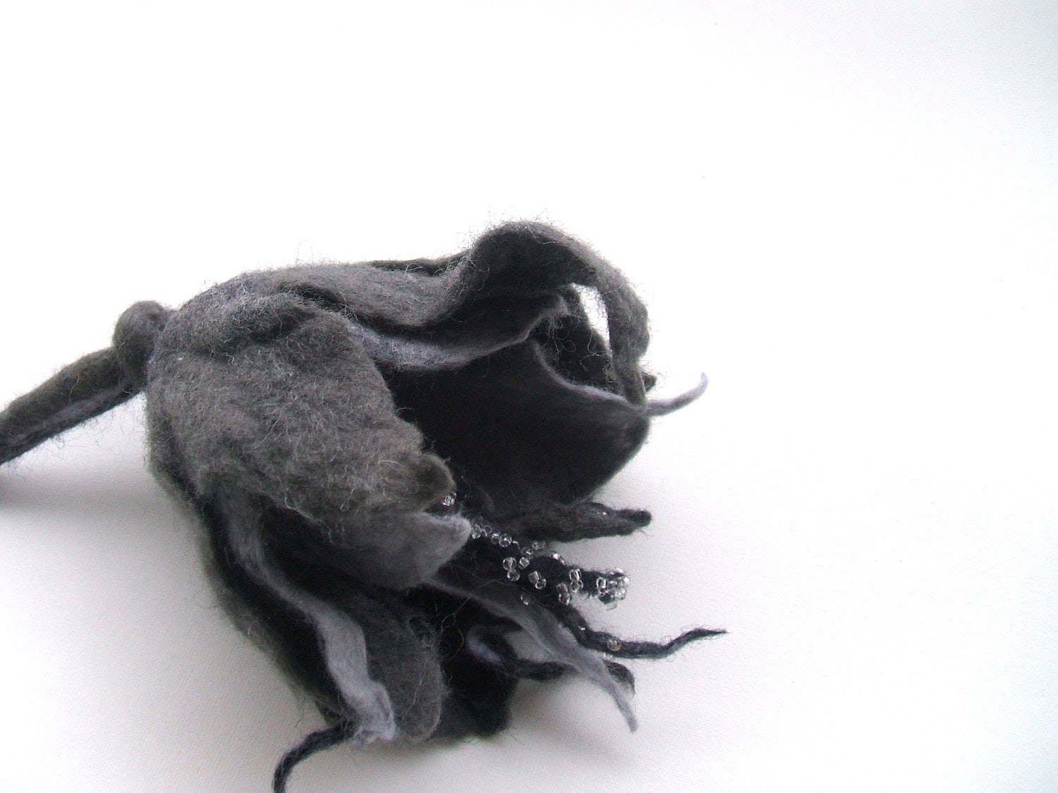 Felt brooch Shade of gray flower/ ready to ship - jurooma Felt brooch Shade of gray flower/ ready to ship - jurooma
