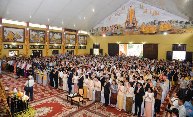 Lễ Dâng Y Khathina do Hoàng Gia Thái Lan cúng dường diễn ra trang nghiêm và long trọng Lễ Dâng Y Khathina do Hoàng Gia Thái Lan cúng dường diễn ra trang nghiêm và long trọng