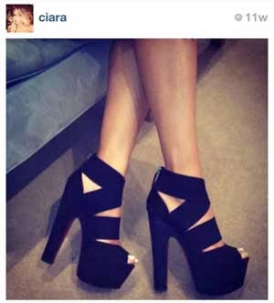 sepatu merupakan penunjang penampilan mereka 10 Foto Sepatu Selebriti Terbaik di Instagram