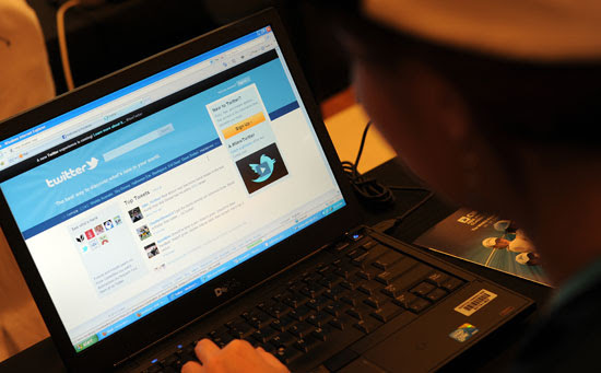 http://media.onsugar.com/files/2011/03/11/1/192/1922507/7db7ea8c5e47ae8e_twittermain.jpg