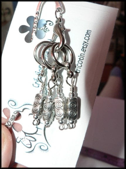 Stitch markers and bookmark/marqueurs de mailles et signet