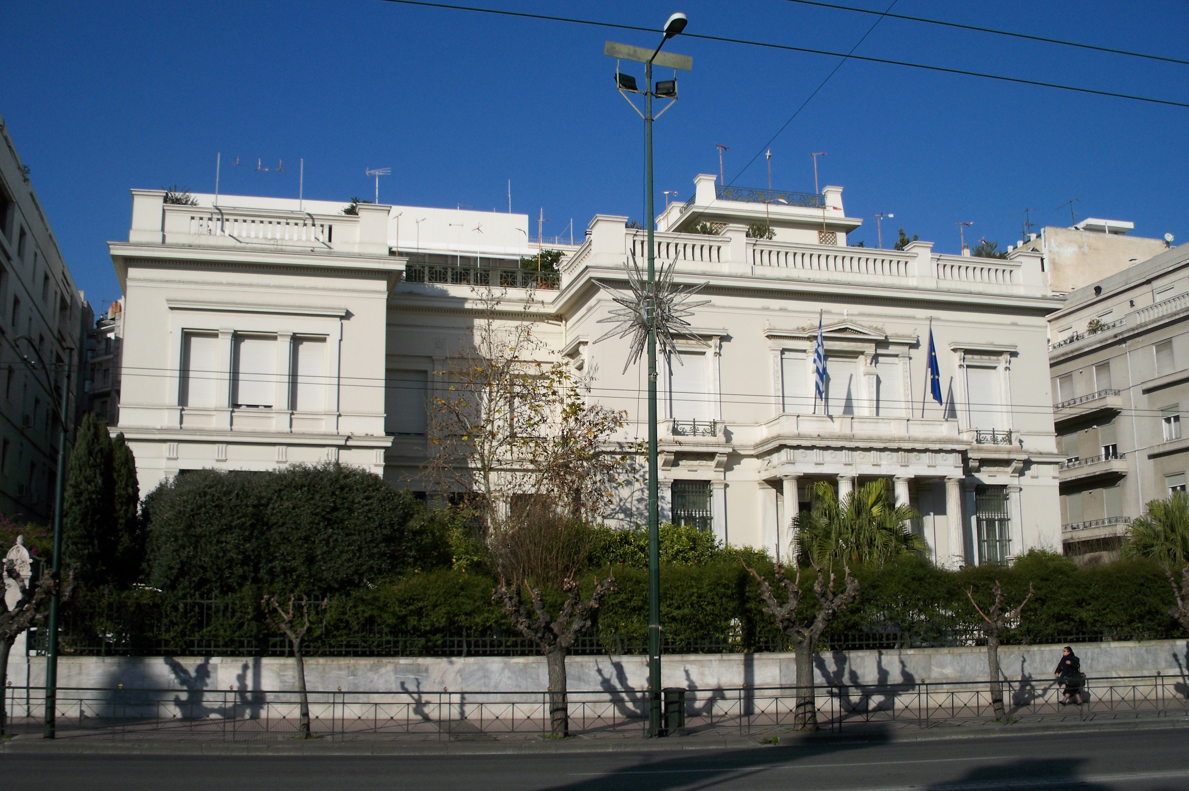 http://upload.wikimedia.org/wikipedia/commons/d/df/Benaki_Museum_Athens.JPG
