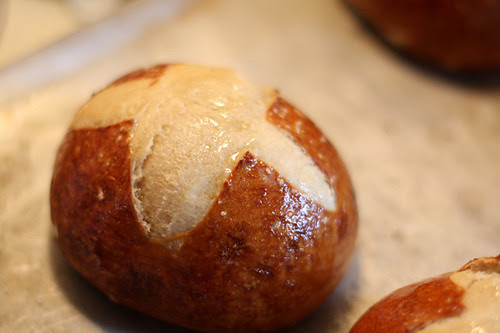 Bretzel Bread: Tricks and Video Tutorial - In Color Order