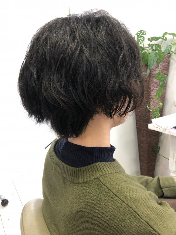 新しい 硬い 髪 ショート ヘアスタイル画像