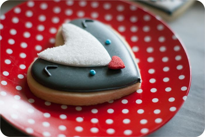 heart-shaped skunk cookies ... you're too stinkin' cute! {valentine decorated cookie tutorial}