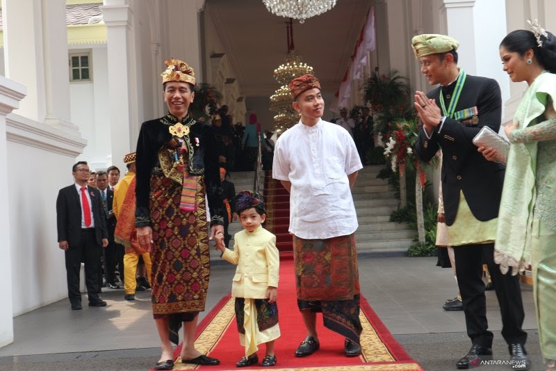 Pakaian Daerah Sunda Bali Betawi Jawa Baju Adat Tradisional