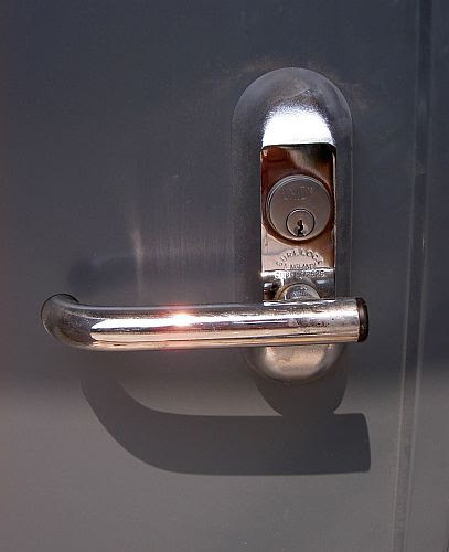 Image result for bezbednost ulaznih vrata