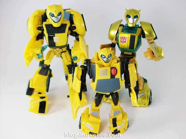 Transformers Jetpack Bumblebee Animated - modo robot vs. Bumblebee Deluxe vs. Bumblebee Activators