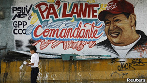 mural de Chavez en calles de Caracas