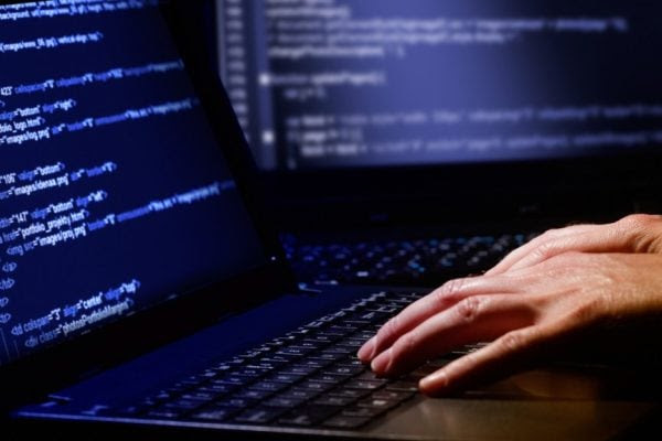 Os 5 hackers mais perigosos do mundo Os 5 hackers mais perigosos do mundo