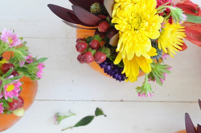 Are you looking for an easy floral decor project that gets your home fall-ready in a jiffy? You can make a pretty pumpkin vase with this quick tutorial.