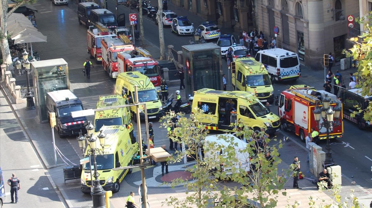 Una furgoneta arrolla a varias personas en la Rambla de Barcelona
