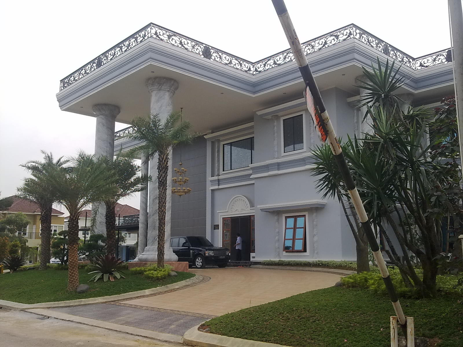 rumah gaya klasik MultiDesain Arsitek rumah gaya klasik MultiDesain Arsitek
