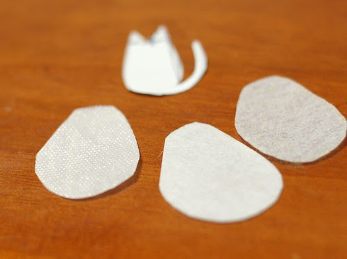 Cat applique coaster, Comparing Fusible web/interlining(Japanese, American)